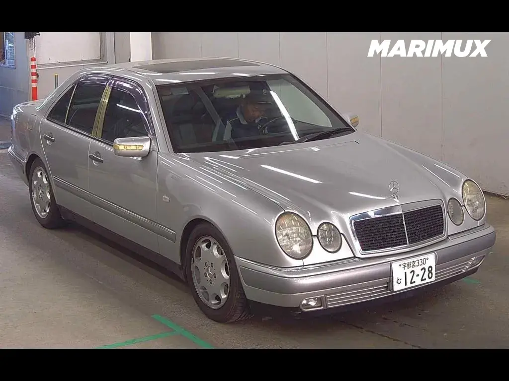 MERCEDES BENZ E-CLASS 4D E320